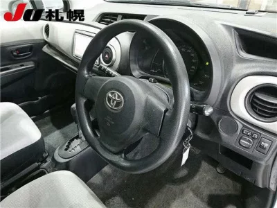 Toyota VITZ  с аукциона в Японии