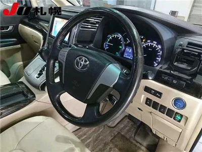 Toyota VELLFIRE  с аукциона в Японии