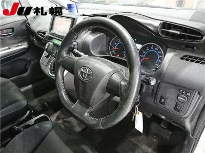 Toyota WISH  с аукциона в Японии