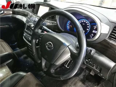 Nissan ELGRAND  с аукциона в Японии