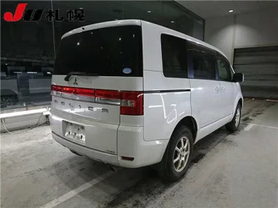 Mitsubishi DELICA D5