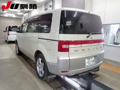 Mitsubishi DELICA D5