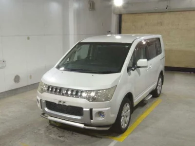 Mitsubishi DELICA D5