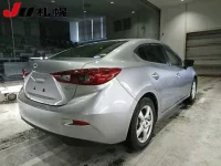 Mazda AXELA лот № 1047 оценка 4  с аукциона в Японии 1