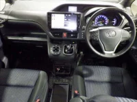 Toyota VOXY лот № 2098 оценка 4  с аукциона в Японии 2