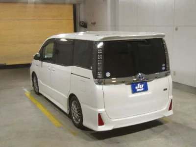 Toyota VOXY  с аукциона в Японии