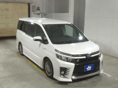Toyota VOXY  с аукциона в Японии