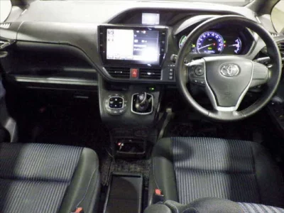 Toyota VOXY  с аукциона в Японии