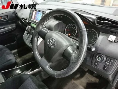 Toyota WISH  с аукциона в Японии