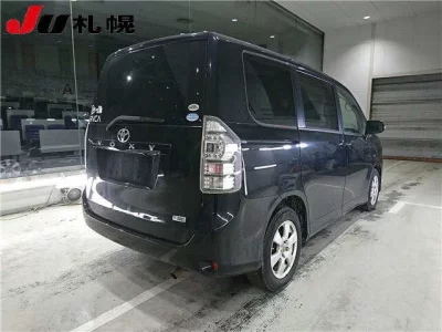 Toyota VOXY  с аукциона в Японии