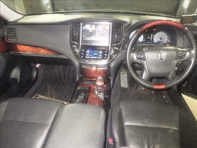 Toyota CROWN  с аукциона в Японии