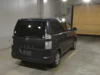 Toyota VOXY лот № 2586 оценка 3.5  с аукциона в Японии 4