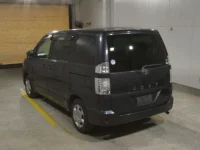 Toyota VOXY лот № 2586 оценка 3.5  с аукциона в Японии 1