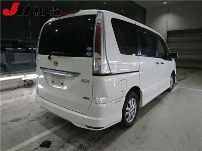 Nissan SERENA  с аукциона в Японии