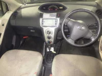 Toyota VITZ лот № 8377 оценка 3  с аукциона в Японии 2