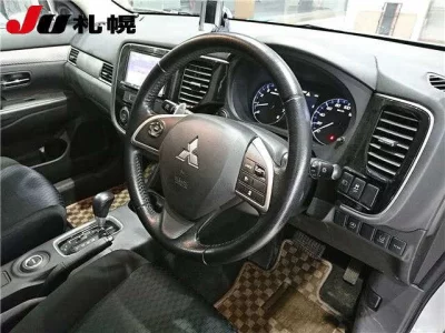 Mitsubishi OUTLANDER  с аукциона в Японии