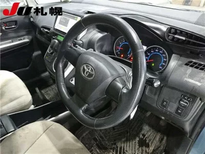 Toyota WISH  с аукциона в Японии
