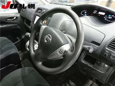 Nissan SERENA  с аукциона в Японии