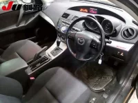 Mazda AXELA лот № 8719 оценка 3  с аукциона в Японии 2