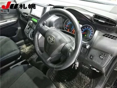 Toyota WISH  с аукциона в Японии