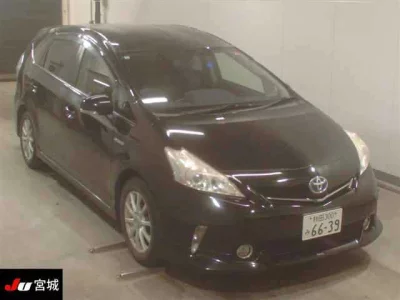 Toyota PRIUS ALPHA  с аукциона в Японии