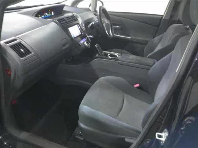 Toyota PRIUS ALPHA  с аукциона в Японии