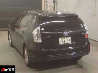 Toyota PRIUS ALPHA  с аукциона в Японии