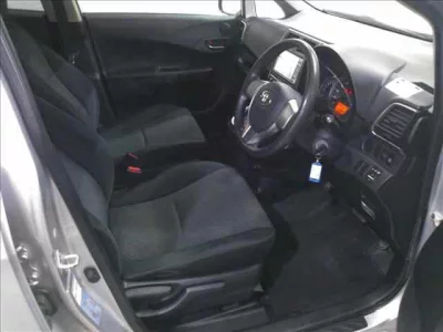 Toyota RACTIS  с аукциона в Японии