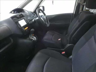 Nissan SERENA  с аукциона в Японии