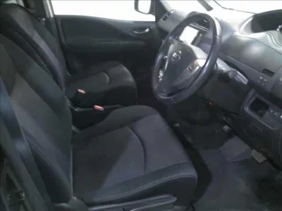 Nissan SERENA  с аукциона в Японии