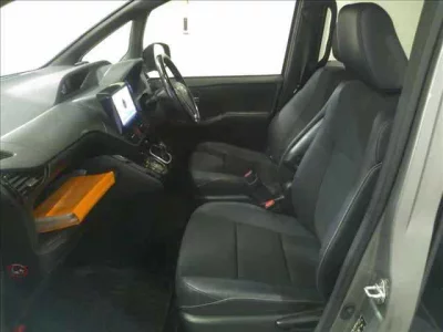 Toyota NOAH  с аукциона в Японии