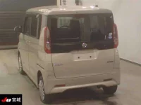 Nissan ROOX лот № 6060 оценка 4  с аукциона в Японии 1