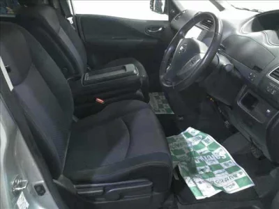 Nissan SERENA  с аукциона в Японии