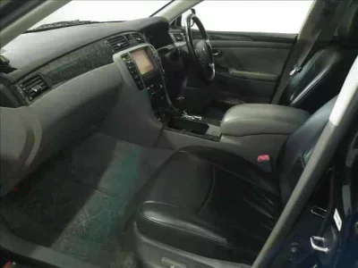 Toyota CROWN  с аукциона в Японии