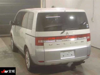 Mitsubishi DELICA D5