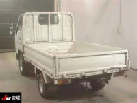 Toyota HIACE TRUCK лот № 9026 оценка R  с аукциона в Японии 1