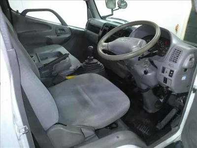 Toyota DYNA  с аукциона в Японии