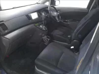 Toyota ISIS лот № 8091 оценка 3.5  с аукциона в Японии 2