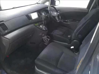 Toyota ISIS  с аукциона в Японии