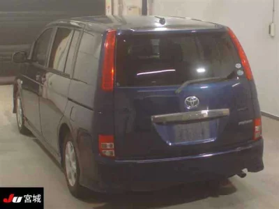 Toyota ISIS  с аукциона в Японии