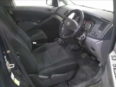 Toyota ISIS  с аукциона в Японии