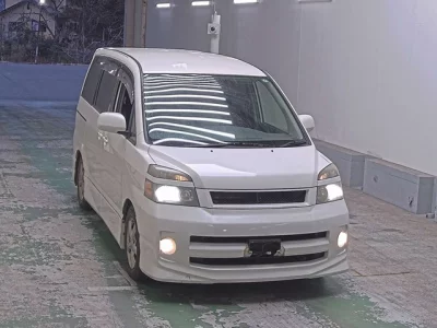 Toyota VOXY  с аукциона в Японии