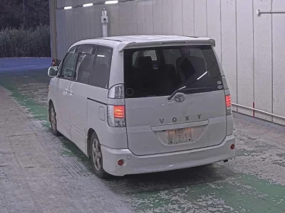 Toyota VOXY  с аукциона в Японии