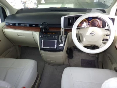 Nissan ELGRAND  с аукциона в Японии