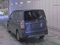 Toyota VOXY лот № 6115 оценка 3.5  с аукциона в Японии 1