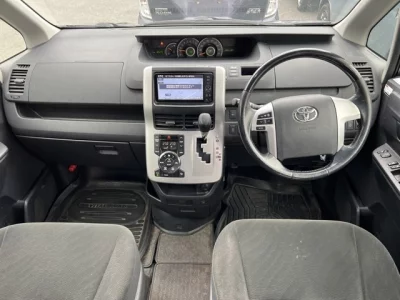 Toyota VOXY  с аукциона в Японии