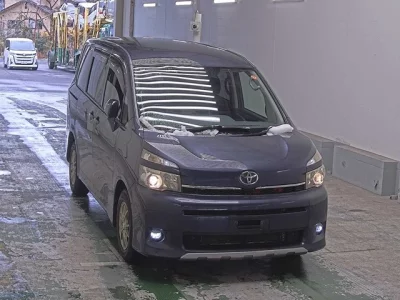 Toyota VOXY  с аукциона в Японии