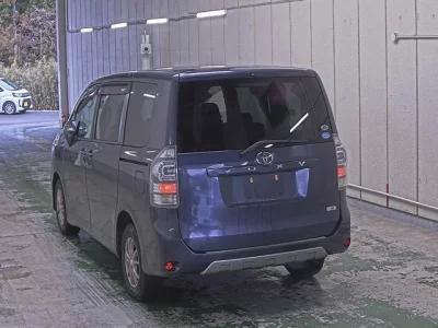 Toyota VOXY  с аукциона в Японии
