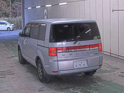 Mitsubishi DELICA D5