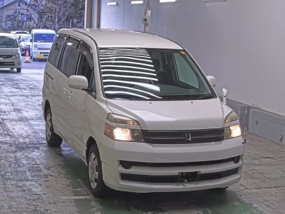 Toyota VOXY  с аукциона в Японии